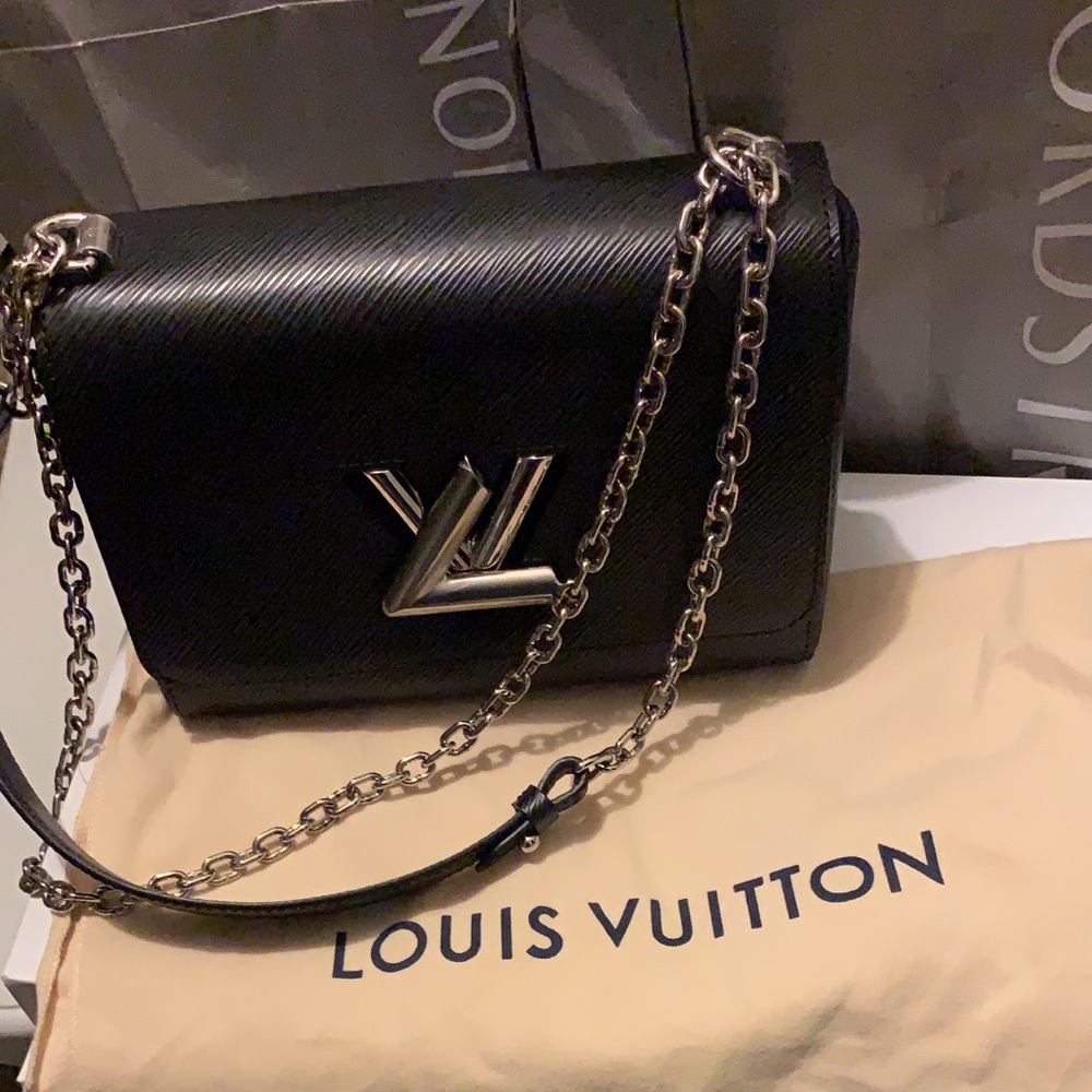 Twist MG Louis Vuitton hang bag